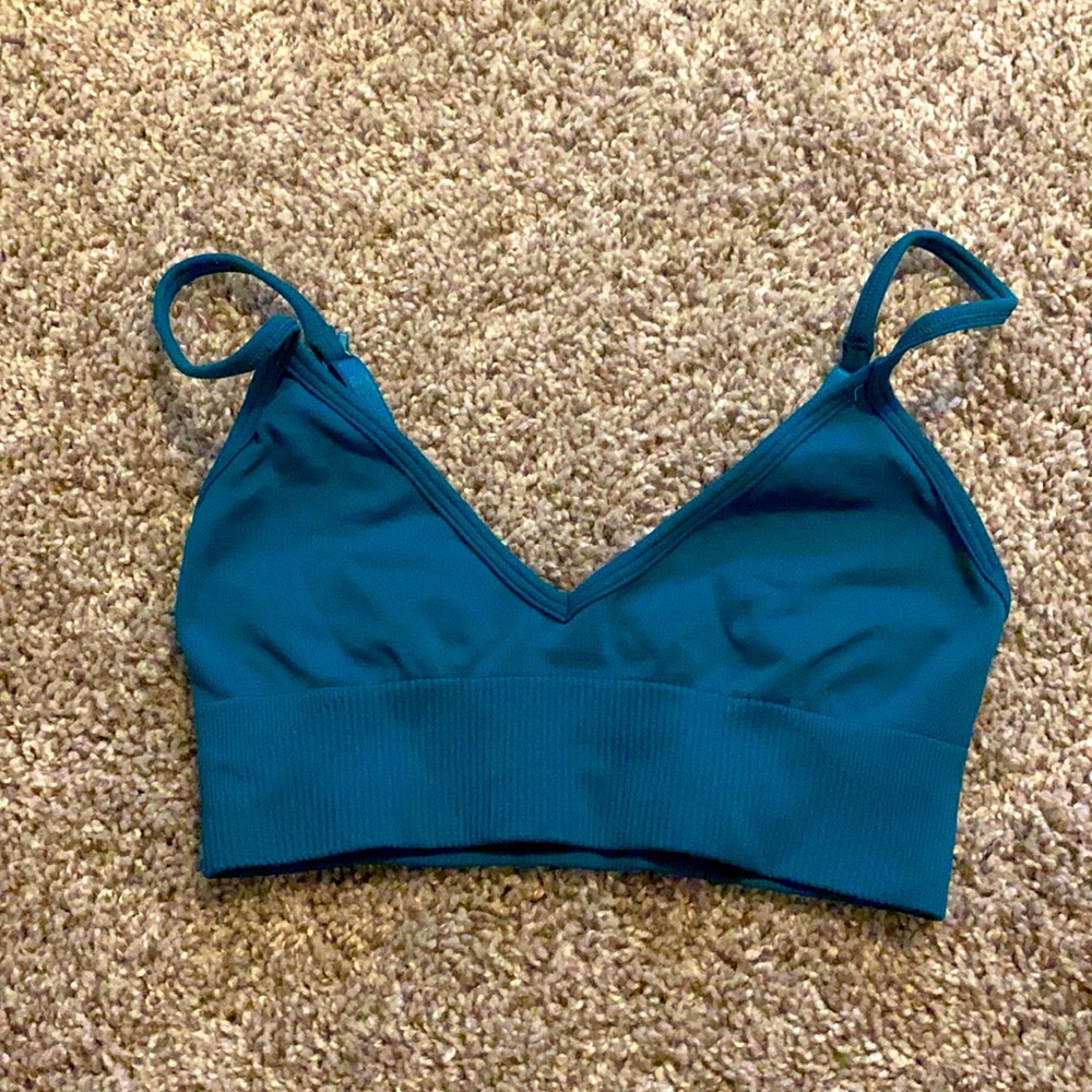 This is a lulu lemon sports bra